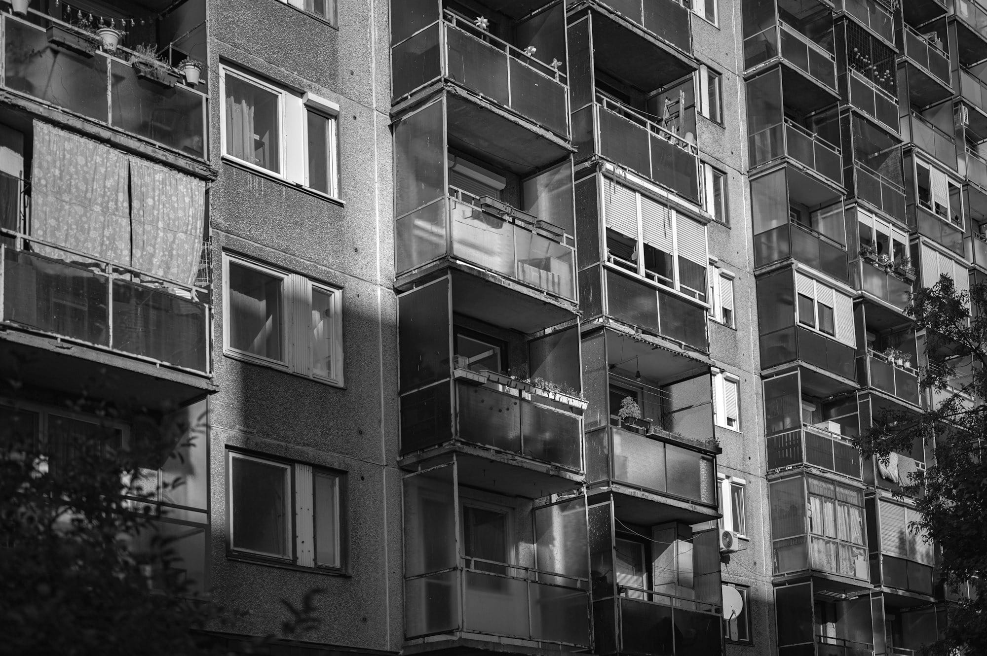 A very tall building with lots of balconies